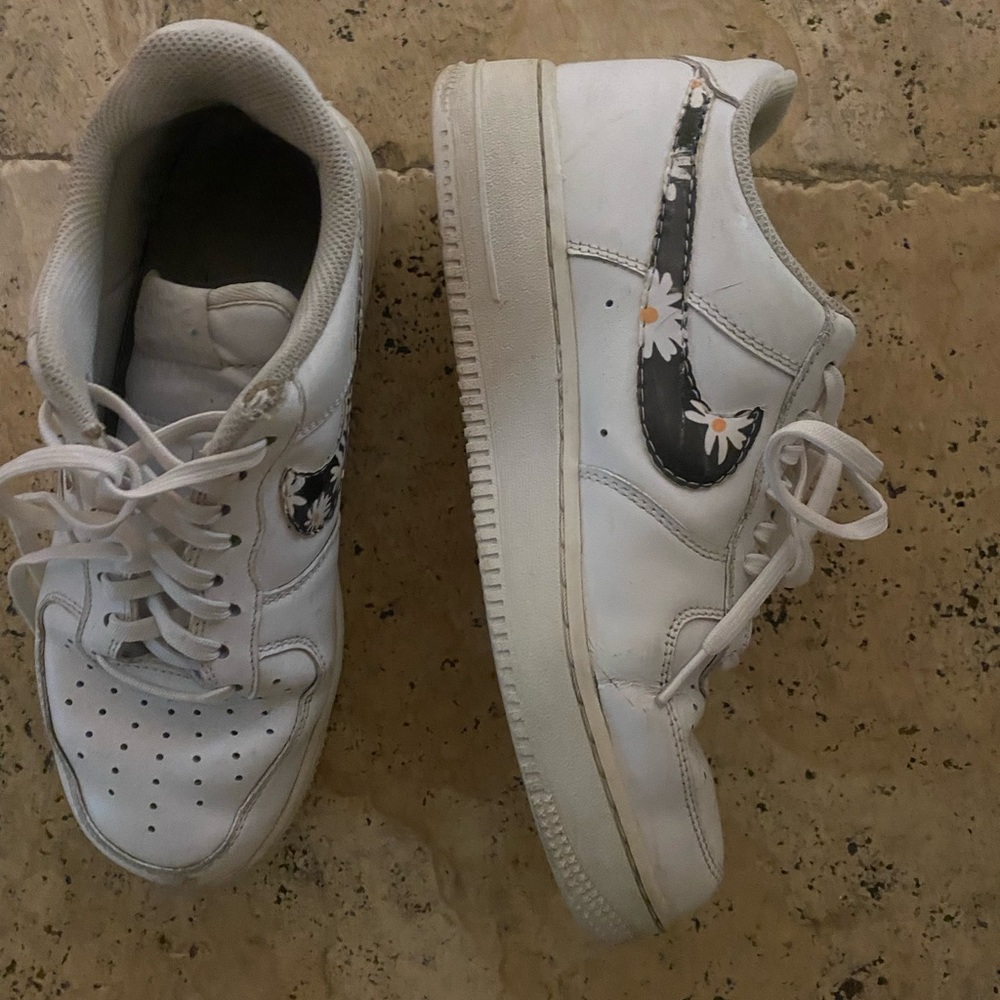 COPY - NIKE AIR FORCE SIZE 8 WOMENS